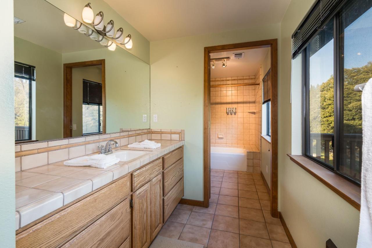 Casa Rio Yosemite -Waterfall Plus 9 Acres Oakhurst Exterior photo